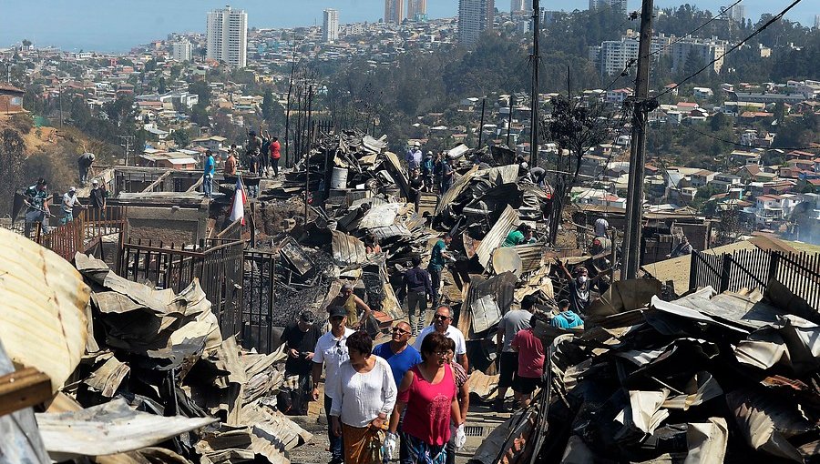 Municipio de Valparaíso interpuso querella criminal contra quien resulte responsable de incendio en Rocuant y San Roque