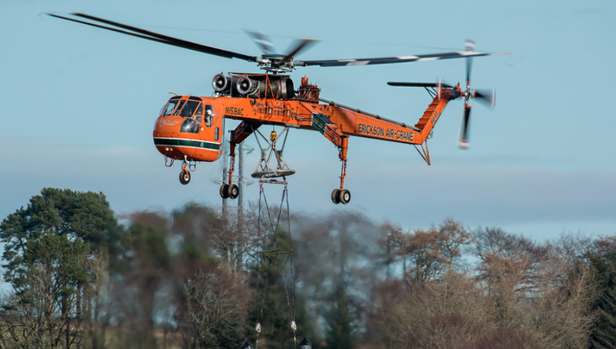 Helicóptero que descarga 10 mil litros se suma al combate de incendios forestales en Valparaíso