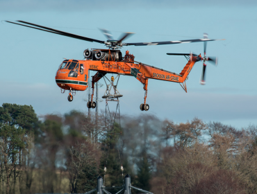 Helicóptero que descarga 10 mil litros se suma al combate de incendios forestales en Valparaíso