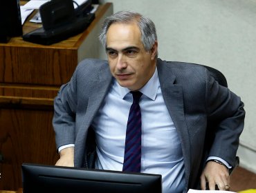 Senador Chahuán pidió que en una semana "se pueda dar con los responsables" de incendio en Valparaíso