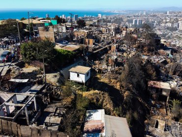 Número de viviendas afectadas por incendio en Valparaíso sube a 245: fuego no ha sido controlado