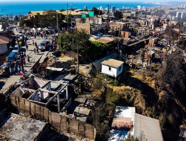 Las alternativas habitacionales que tendrán las familias damnificadas tras incendio en Valparaíso