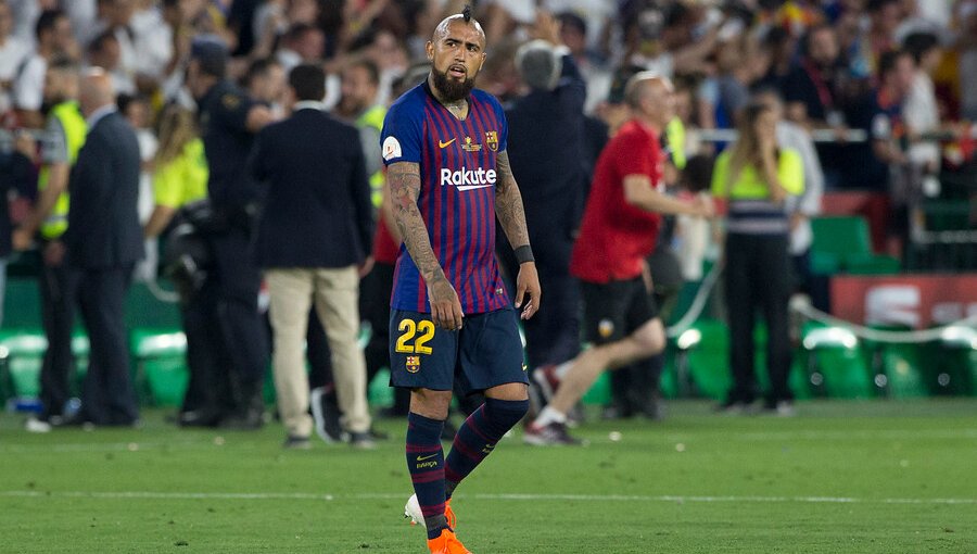 Arturo Vidal habría demandado al Barcelona por millonarios premios impagos