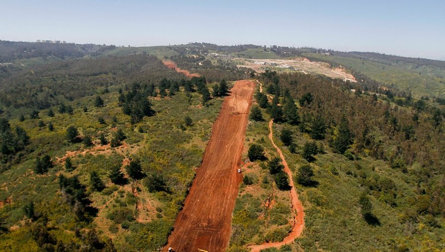 Ministerio de Obras Públicas construye cortafuegos en seis comunas de la región de Valparaíso