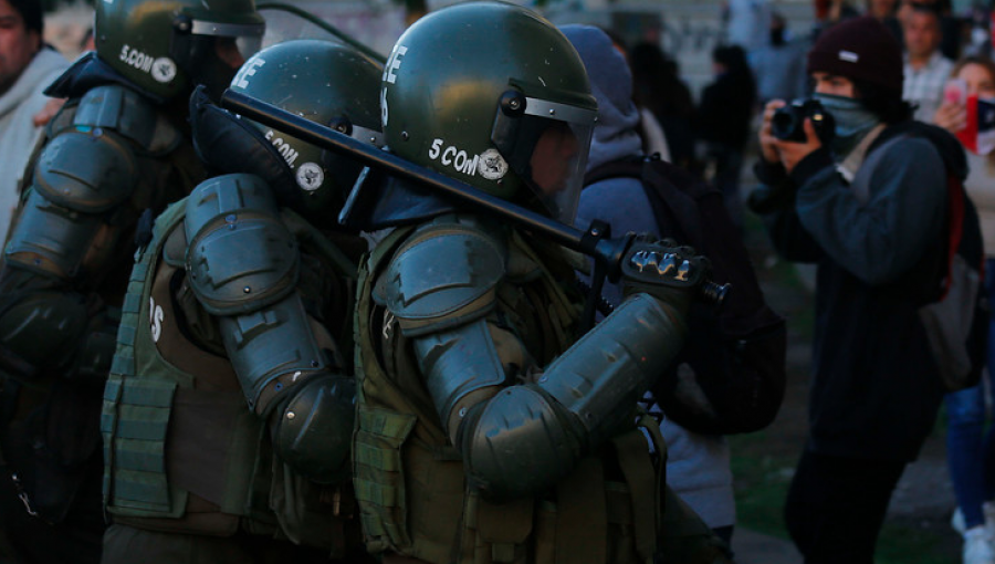 Ministerio Público confirma formalización contra ocho carabineros acusados de agresión física y sexual a joven universitario