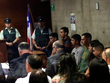 Dictan prisión preventiva contra 6 carabineros acusados de apremios y abuso sexual contra universitario