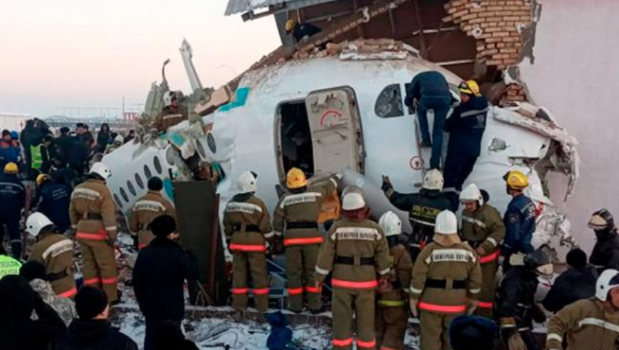 Accidente aéreo en Kazajistán deja 15 muertos y 66 personas lesionadas