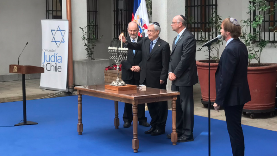 "Fiesta de las luces": Presidente Piñera encabezó actividad judía en La Moneda