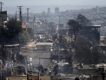 Detienen a presunto responsable de provocar incendio en Cerro San Roque en Valparaíso