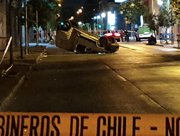 Un fallecido y dos heridos dejó accidente de tránsito en el centro de Santiago