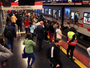 Una persona falleció tras caer a las vías de la Línea 1 del Metro de Santiago