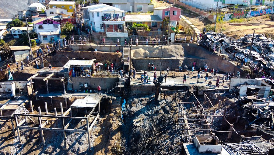 Catastro final: 274 viviendas resultaron afectadas por incendio en cerros Rocuant y San Roque de Valparaíso