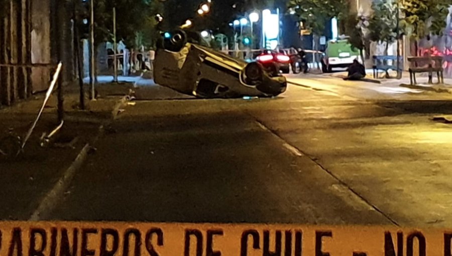 Un fallecido y dos heridos dejó accidente de tránsito en el centro de Santiago