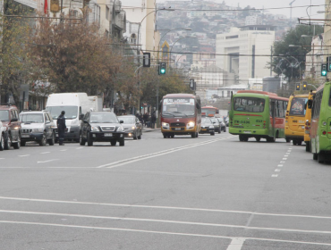 Comerciantes ambulantes de Valparaíso explicaron motivo de los fuertes estruendos escuchados en Av. Pedro Montt