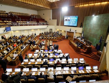 Andrés Celis busca eliminar receso del Congreso en febrero y regular vacaciones de parlamentarios