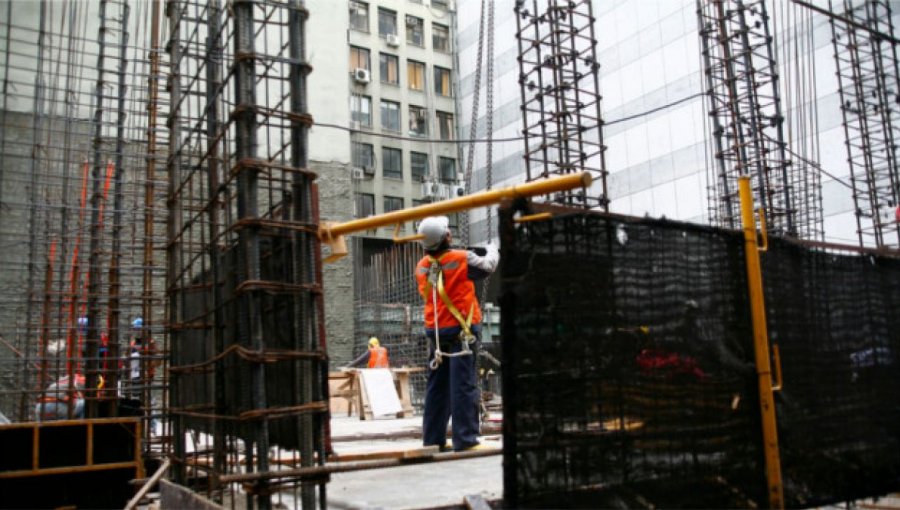 Imacec de noviembre cayó 3,3%, según el Banco Central: cifra es mejor a la esperada