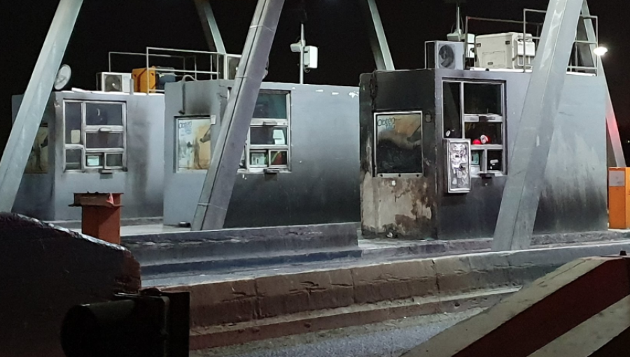 Intentan quemar casetas de peaje en el Acceso Sur a la región Metropolitana
