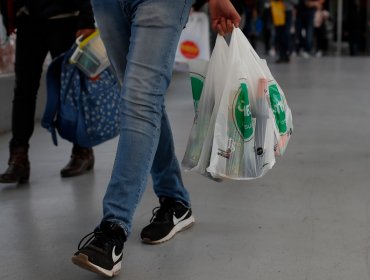 Contraloría reitera que el comercio no puede entregar bolsas plásticas “reciclables”