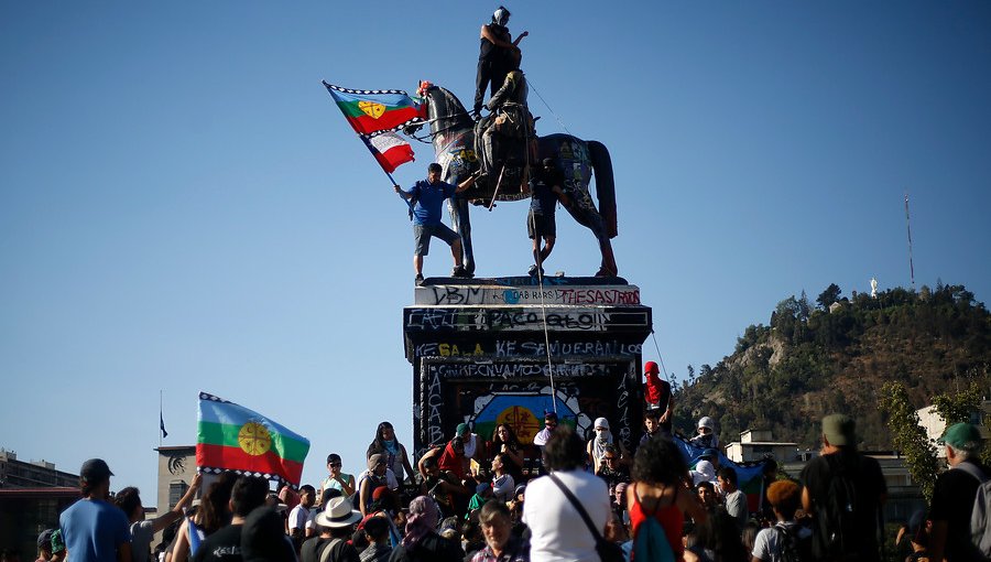 Consejo de Monumentos Nacionales decidirá en sesión plenaria el futuro del monumento al general Baquedano