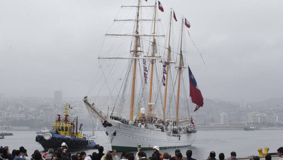 Tras siete meses de instrucción recaló en Valparaíso el buque escuela Esmeralda