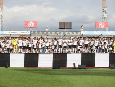 Con el 'Mati' ovacionado: Colo Colo presentó a su plantel para la temporada 2020