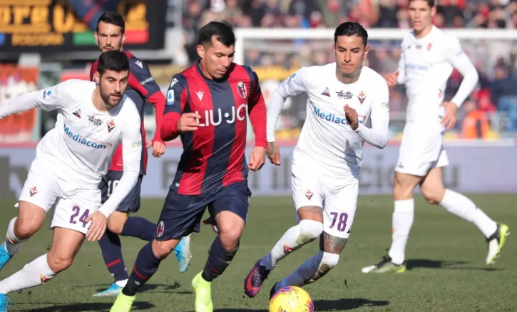 El Bologna de Medel consiguió un agónico empate ante la Fiorentina de Pulgar