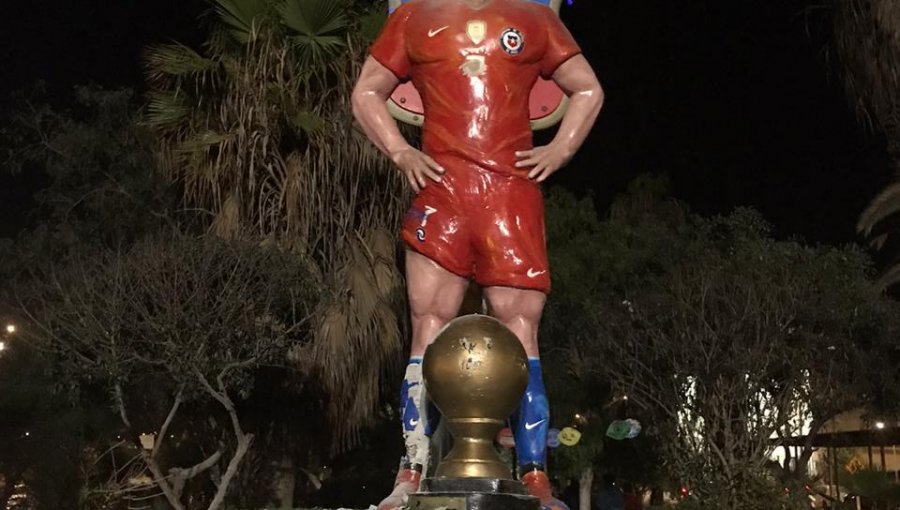 Estatua de Alexis Sánchez en Tocopilla sufrió severos daños