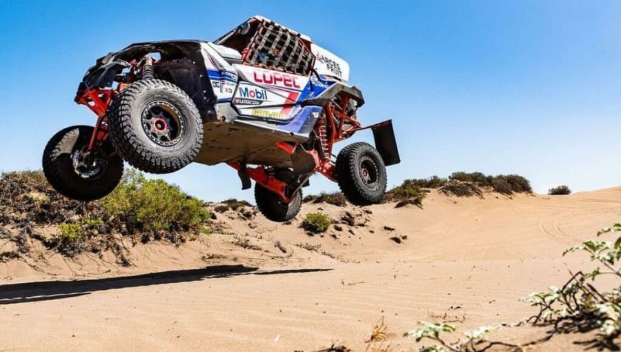 "Chaleco" López ganó la segunda etapa y es líder en la general del Rally Dakar