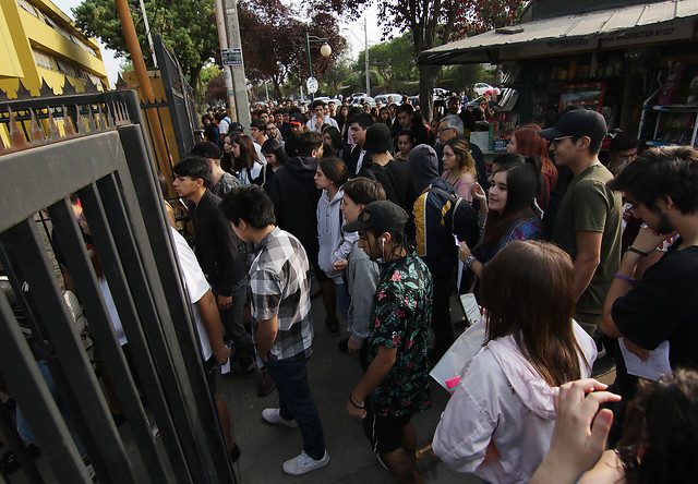 Estudiantes fueron notificados de la suspensión de la PSU en colegio de Valparaíso a sólo 12 minutos de su inicio