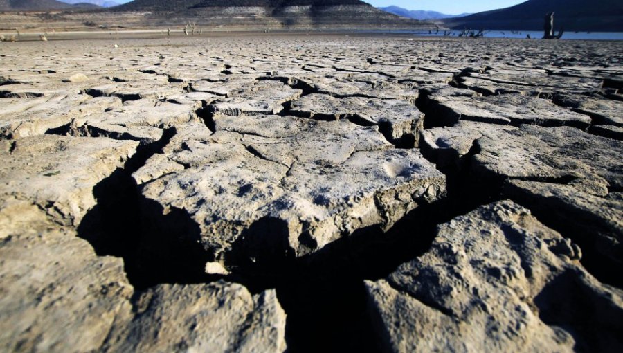 «Chile se está secando»: Contraloría anuncia investigación a campaña del Gobierno