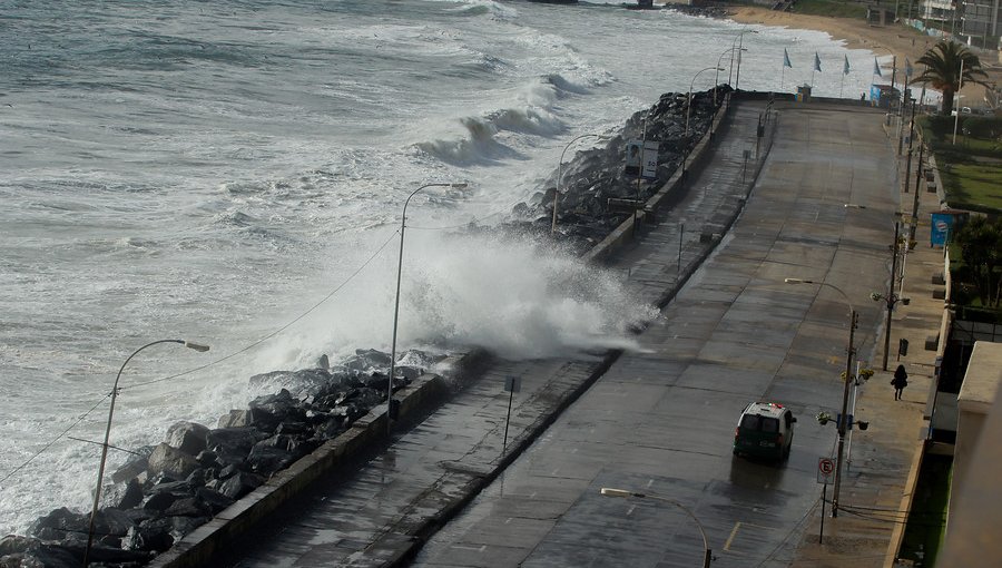 Emiten alerta de marejadas por olas de hasta cuatro metros desde Arica hasta el Golfo de Penas