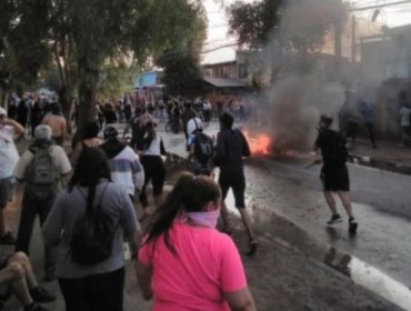 Protestas por atropello de patrulla policial a joven derivaron en serios enfrentamientos con carabineros en Pudahuel