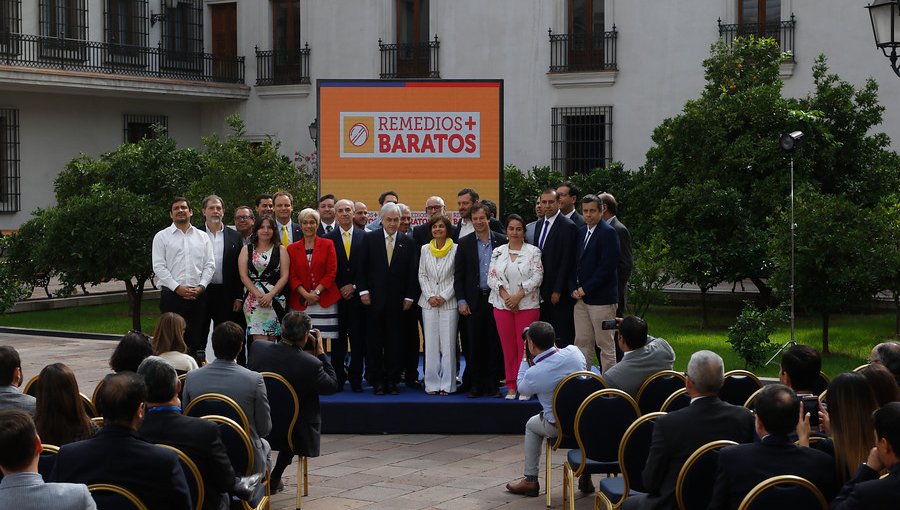 Ley que amplía facultades de Cenabast permitirá optar a medicamentos hasta un 70% más económicos