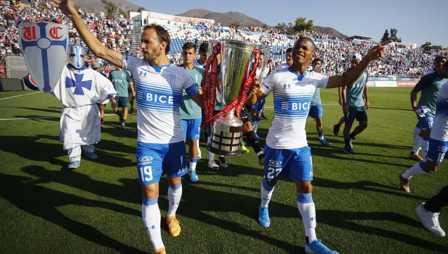 La UC celebró su bicampeonato con victoria ante Curicó Unido