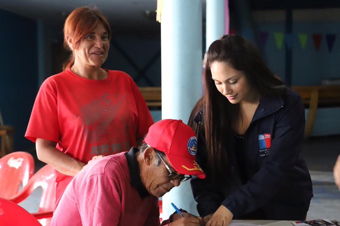 Seremi de Salud encabeza operativo oftalmológico en la caleta Portales de Valparaíso