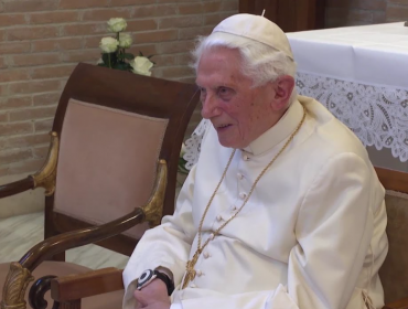 Benedicto XVI reitera su postura de mantener el celibato entre el clero