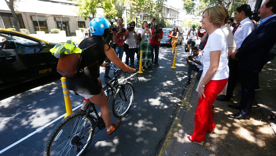Se concreta la anunciada ciclovía de tres kilómetros en transitada arteria de Providencia