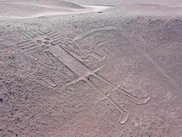 Dos turistas rusos fueron detenidos por daños en el geoglifo "Gigante de Tarapacá"