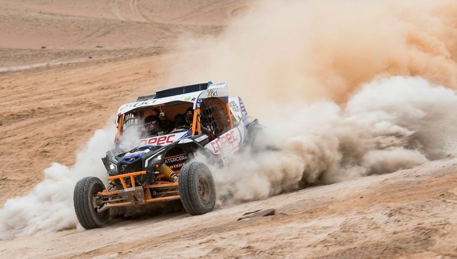 "Chaleco" López sufrió un pinchazo y bajó al tercer lugar de la general en Rally Dakar