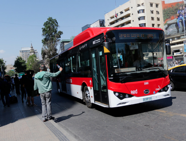 Gobierno estudia rebajar la tarifa de transporte a la población más vulnerable de Santiago