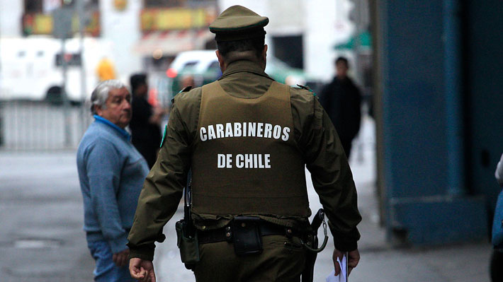 Carabinero fue hospitalizado tras ser baleado mientras transitaba por el centro de Valparaíso