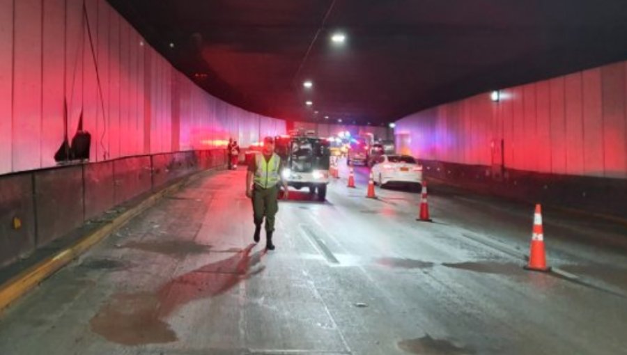 Motociclista murió tras impactar contra un muro en la autopista Costanera Norte