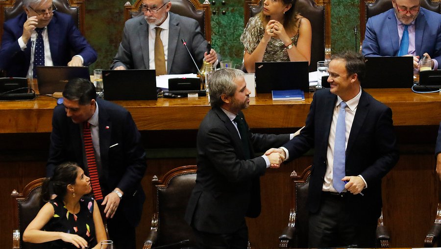 Cámara de Diputados aprueba la "Ley Antisaqueos": incluye sanción a "el que baila pasa"