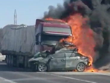 Cuatro fallecidos deja violento choque entre camión y vehículo en ruta que une Calama y Tocopilla