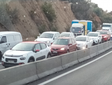 Vehículo menor colisiona con camión en la ruta Las Palmas y origina alta congestión vehicular hacia Viña del Mar