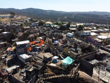 Ministro del Interior evalúa decretar Zona de Catástrofe en cerros afectados por incendio en Valparaíso