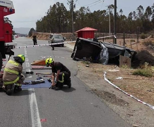 Puchuncaví: Dos muertos y al menos 20 heridos deja grave accidente de Cóndor Bus con camioneta