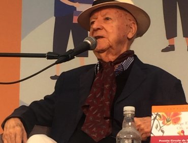 Jorge Edwards es homenajeado en Viña del Mar tras presentar novela sobre Neruda