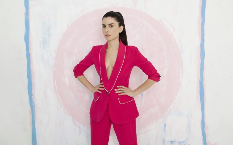 Javiera Mena denuncia el robo de su computador con material de futuro álbum