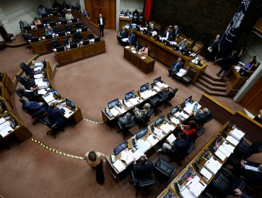 Postergan para este martes votación de paridad de género en proceso constituyente